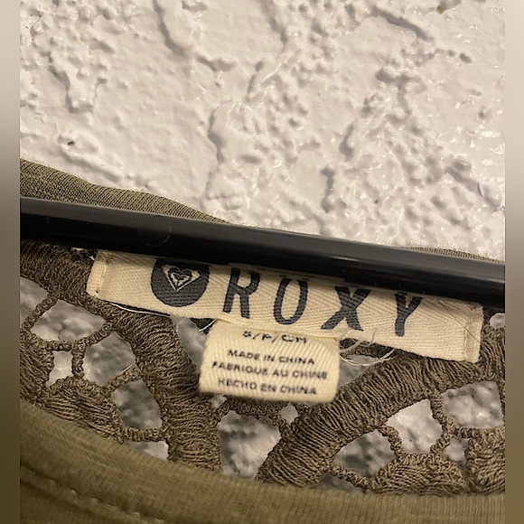 Roxy green top with a lace back - Picture 3 of 3